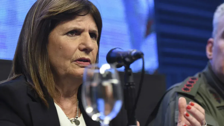 Patricia Bullrich pidió "colaboración" a los trabajadores y reforzó "el que corta no cobra"
